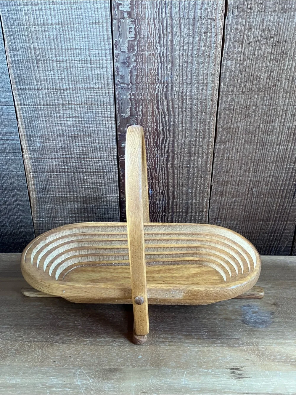 Wooden collapsible basket with locking handle